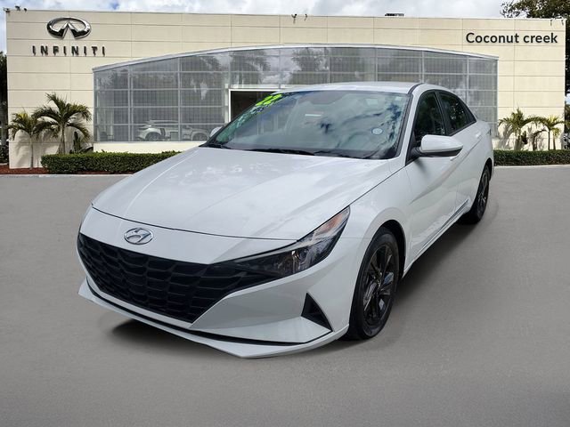 Used 2022 Hyundai Elantra SEL w/ Cargo Package FWD image 3