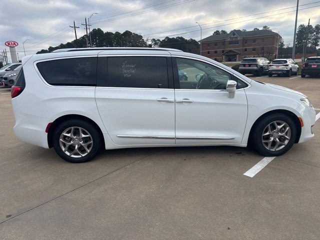 Used 2018 Chrysler Pacifica Limited image 8