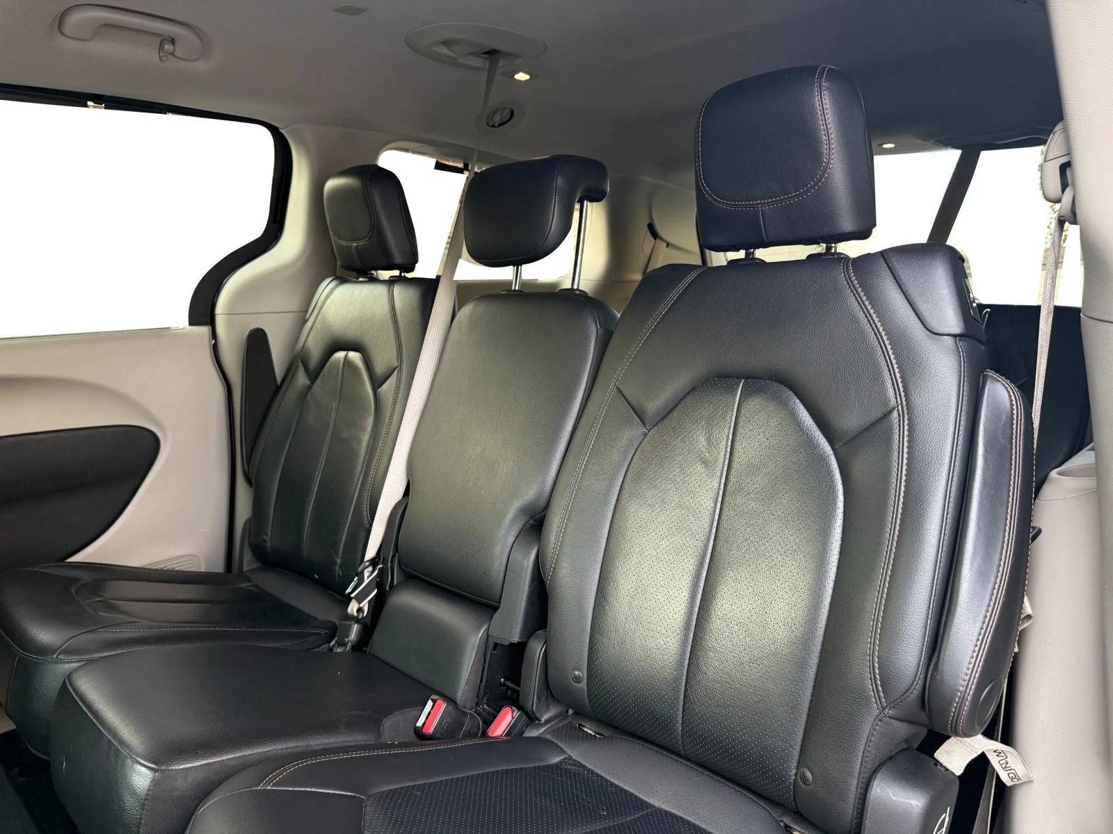 Used 2018 Chrysler Pacifica Touring-L FWD image 16