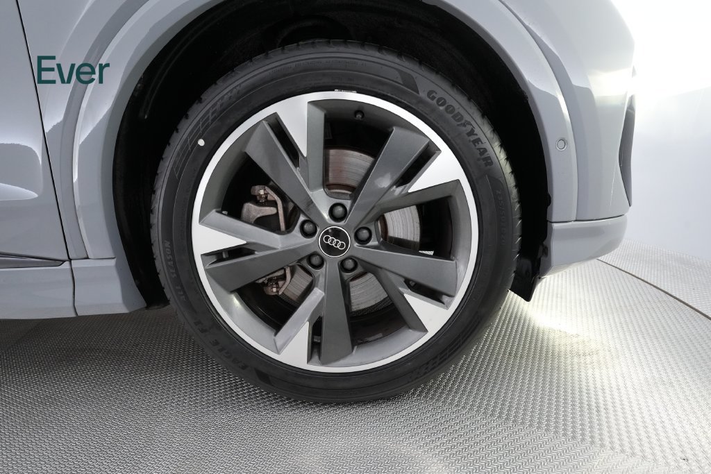 Used 2024 Audi Q4 e-tron Prestige w/ Black Optic Package AWD/4WD image 21