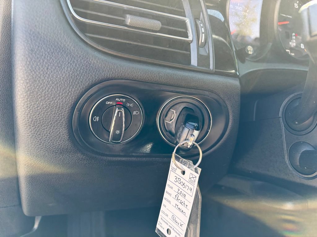 Used 2019 Porsche Macan AWD/4WD image 30