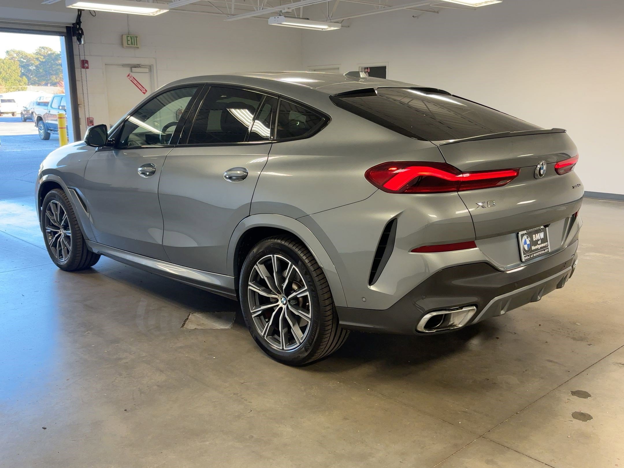 Certified 2024 BMW X6 xDrive40i image 2