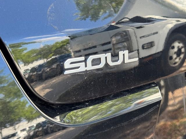 Certified 2023 Kia Soul LX FWD image 3