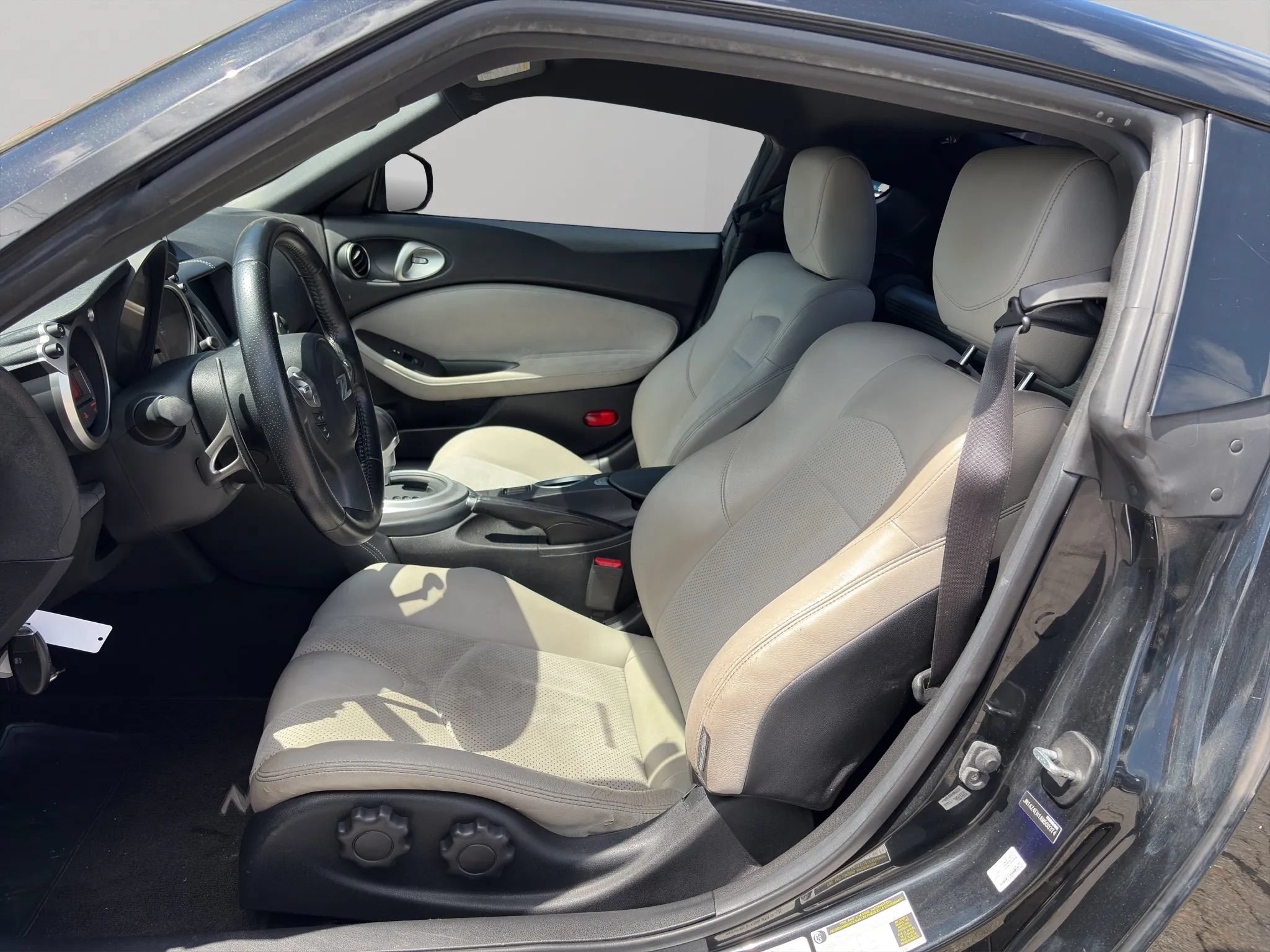 Used 2010 Nissan 370Z Touring w/ Sport Pkg RWD image 17