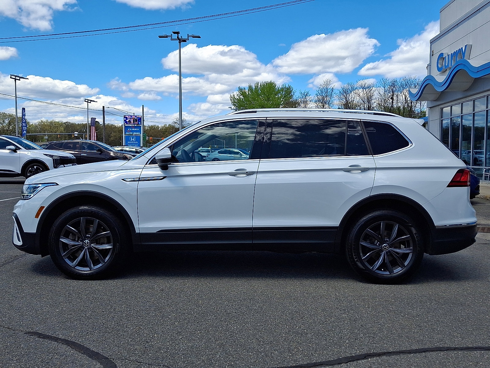 Used 2023 Volkswagen Tiguan SE AWD/4WD image 7