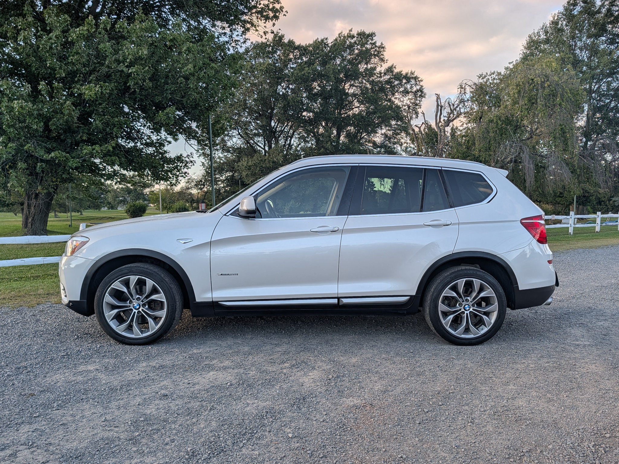 Used 2016 BMW X3 xDrive28i AWD/4WD image 9