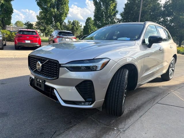 Used 2025 Volvo XC60 B5 Plus AWD/4WD image 3
