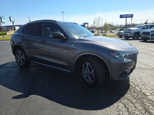 Used 2024 Alfa Romeo Stelvio Ti AWD/4WD image 10