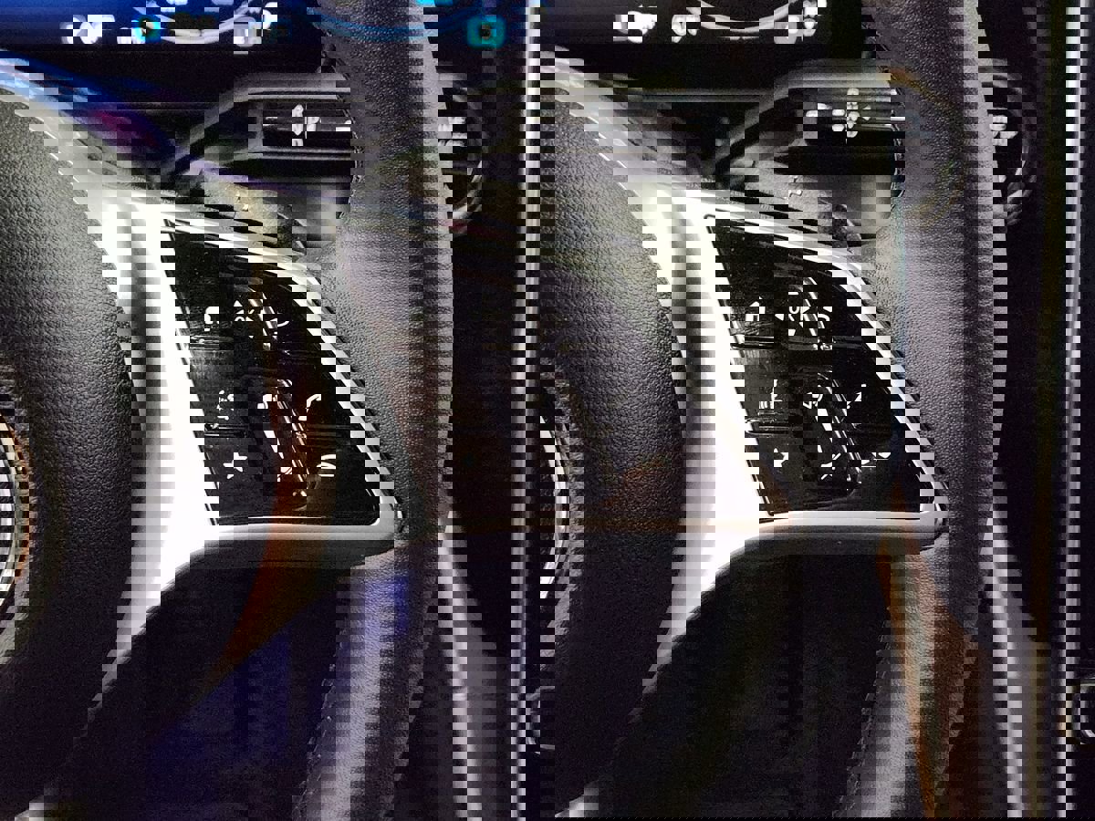 Used 2025 Mercedes-Benz GLC 300 4MATIC image 48