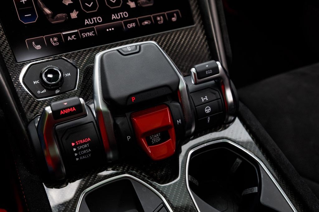 Used 2024 Lamborghini Urus Performante image 35