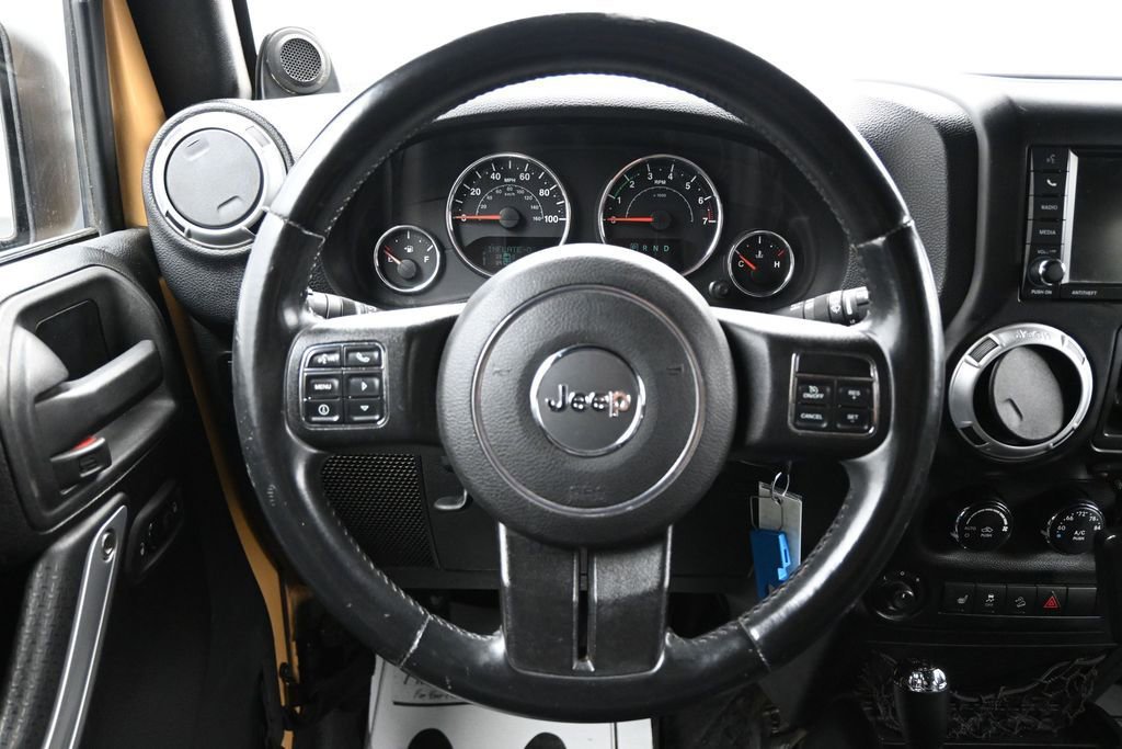 Used 2013 Jeep Wrangler Unlimited Rubicon w/ Connectivity Group AWD/4WD image 14
