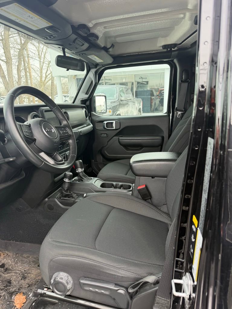 Used 2022 Jeep Gladiator Sport image 5