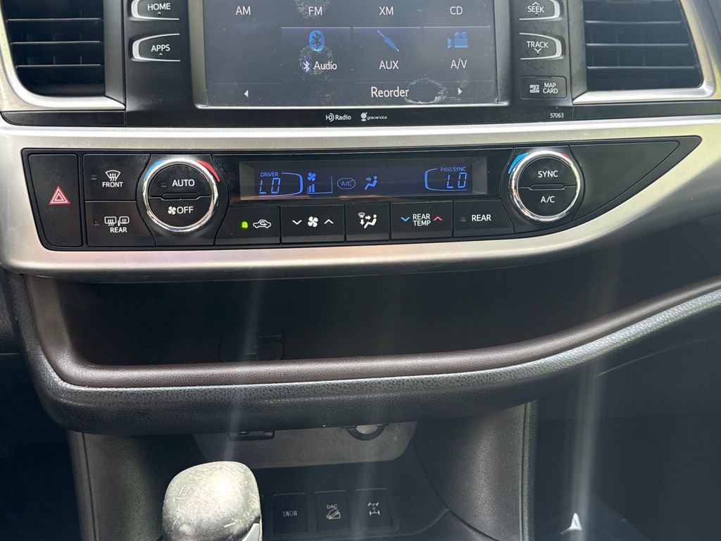 Used 2015 Toyota Highlander XLE AWD/4WD image 24