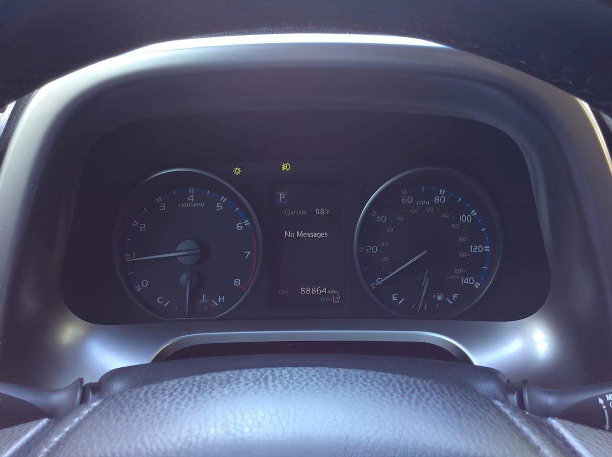 Used 2018 Toyota RAV4 XLE AWD/4WD image 25