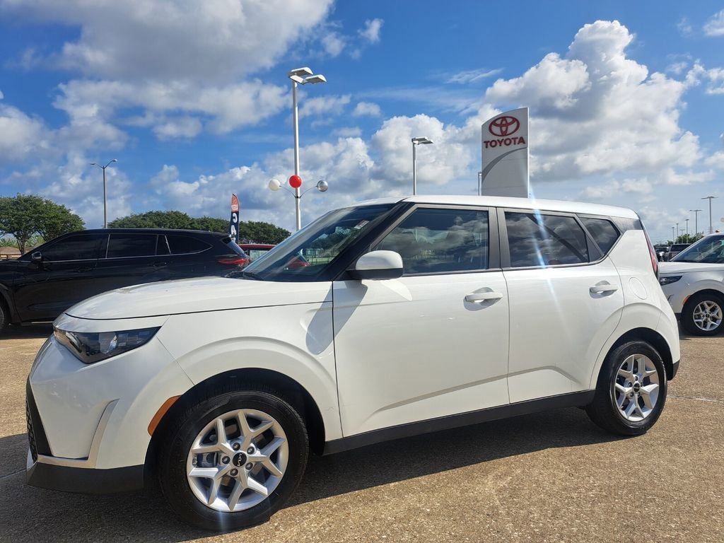 Used 2025 Kia Soul LX w/ LX Technology Package image 9