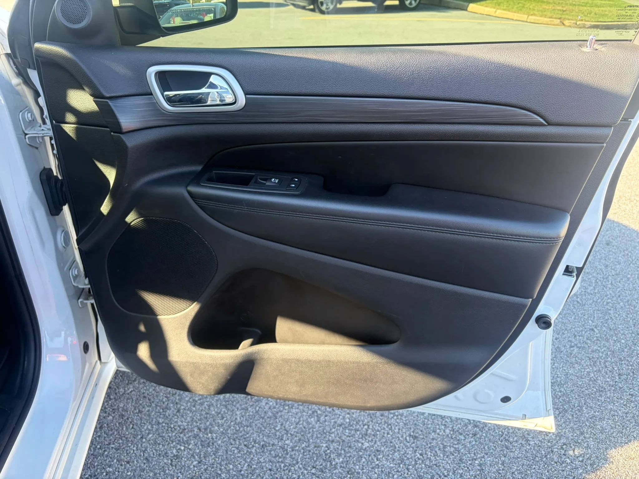 Used 2019 Jeep Grand Cherokee Altitude AWD/4WD image 34