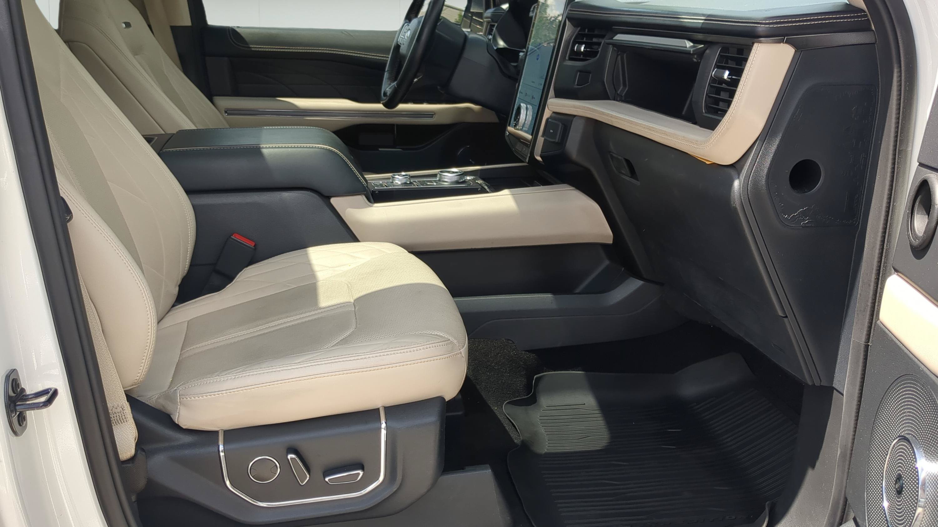Used 2023 Ford Expedition Max Platinum AWD/4WD image 23
