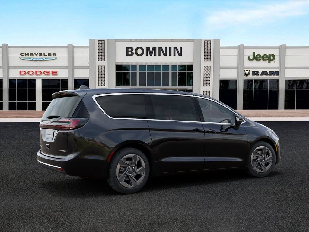 New 2027 Chrysler Pacifica Limited FWD image 4