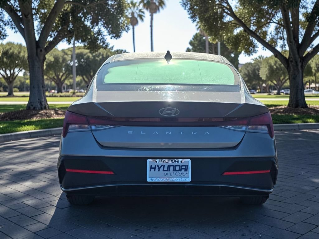 Certified 2024 Hyundai Elantra SEL FWD image 6