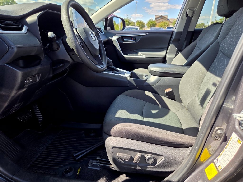 Used 2024 Toyota RAV4 XLE FWD image 5