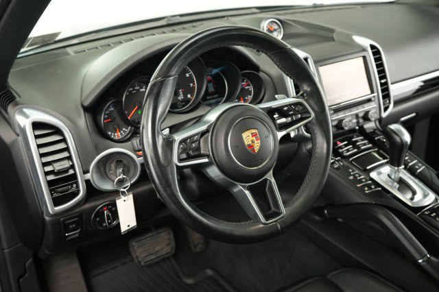 Used 2016 Porsche Cayenne image 31