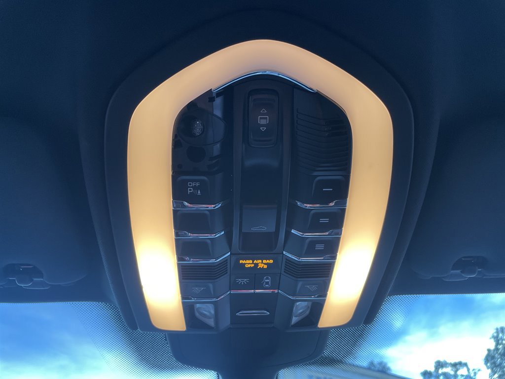 Used 2014 Porsche Cayenne Diesel Platinum Edition image 32