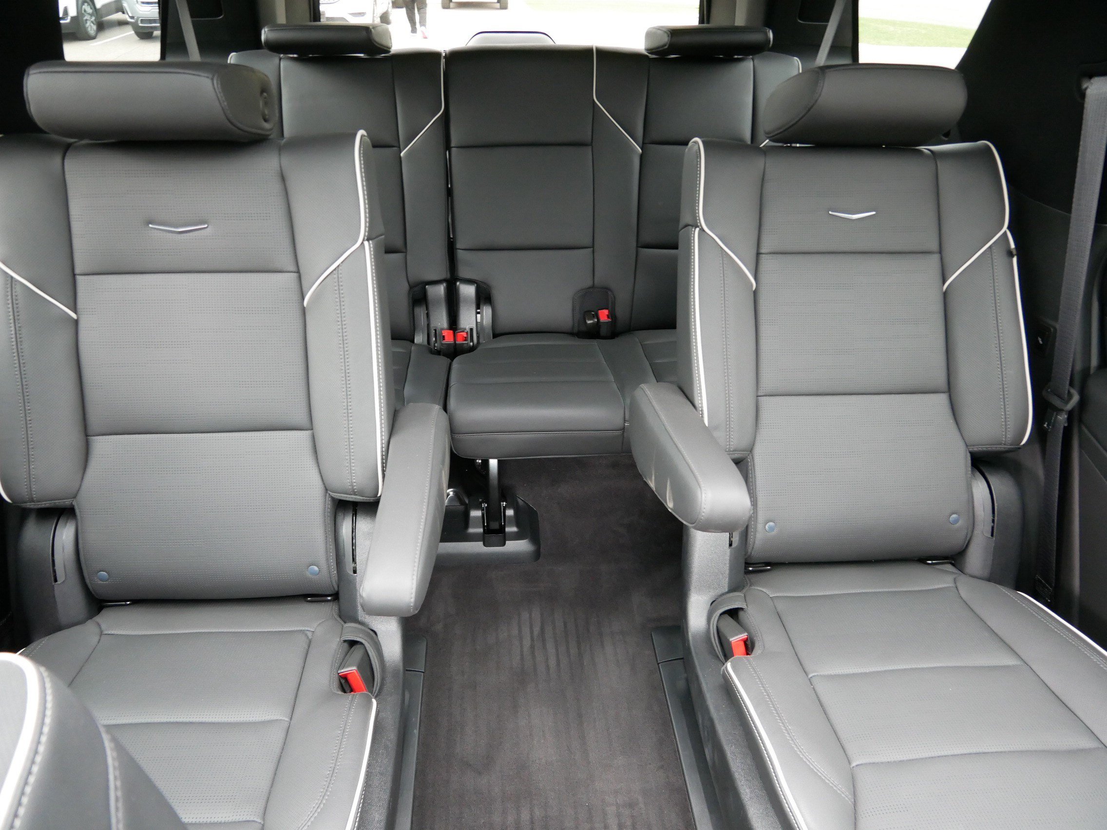 Certified 2023 Cadillac Escalade Premium Luxury w/ Performance Package AWD/4WD image 13
