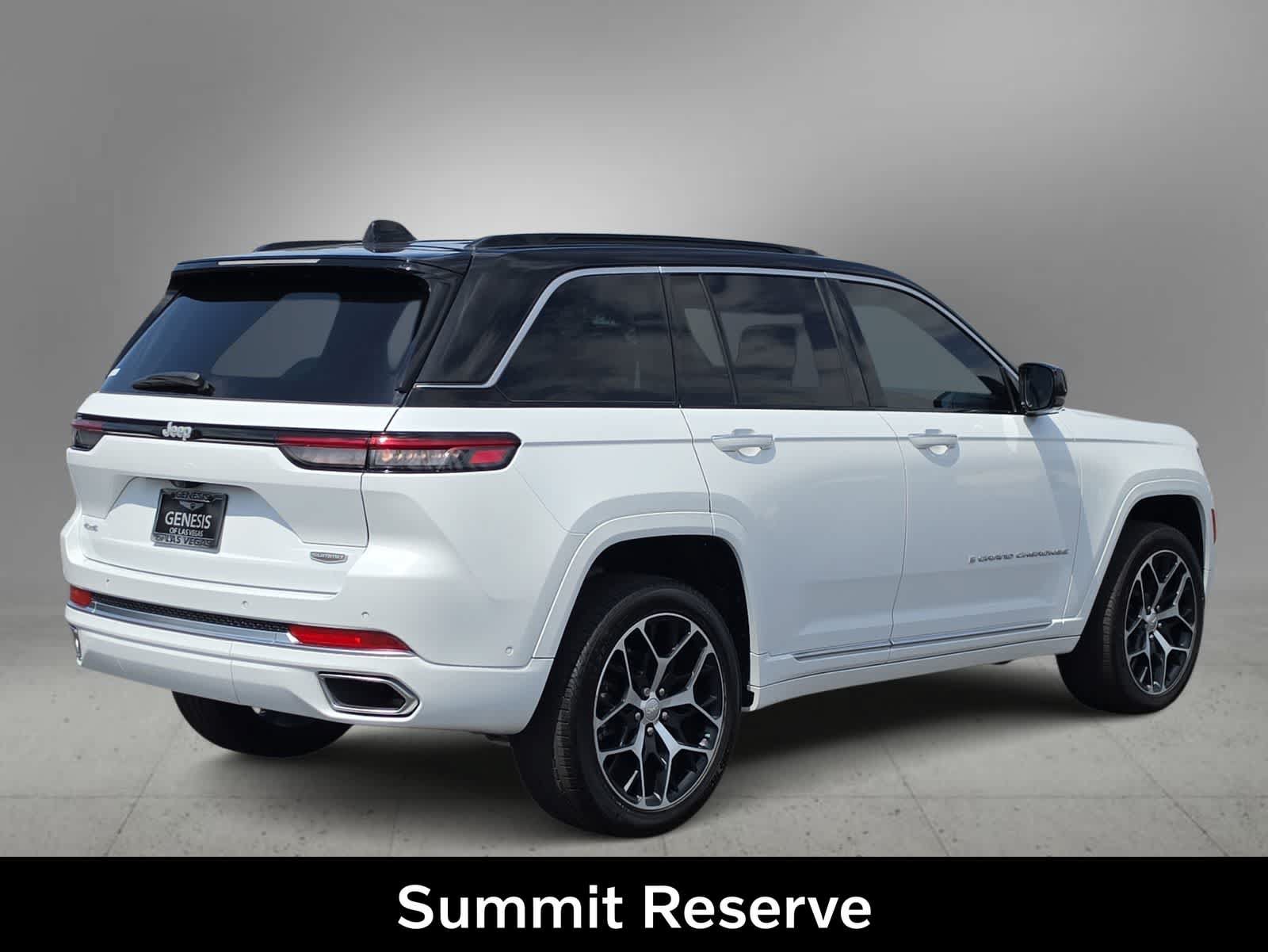Used 2024 Jeep Grand Cherokee Summit AWD/4WD image 8