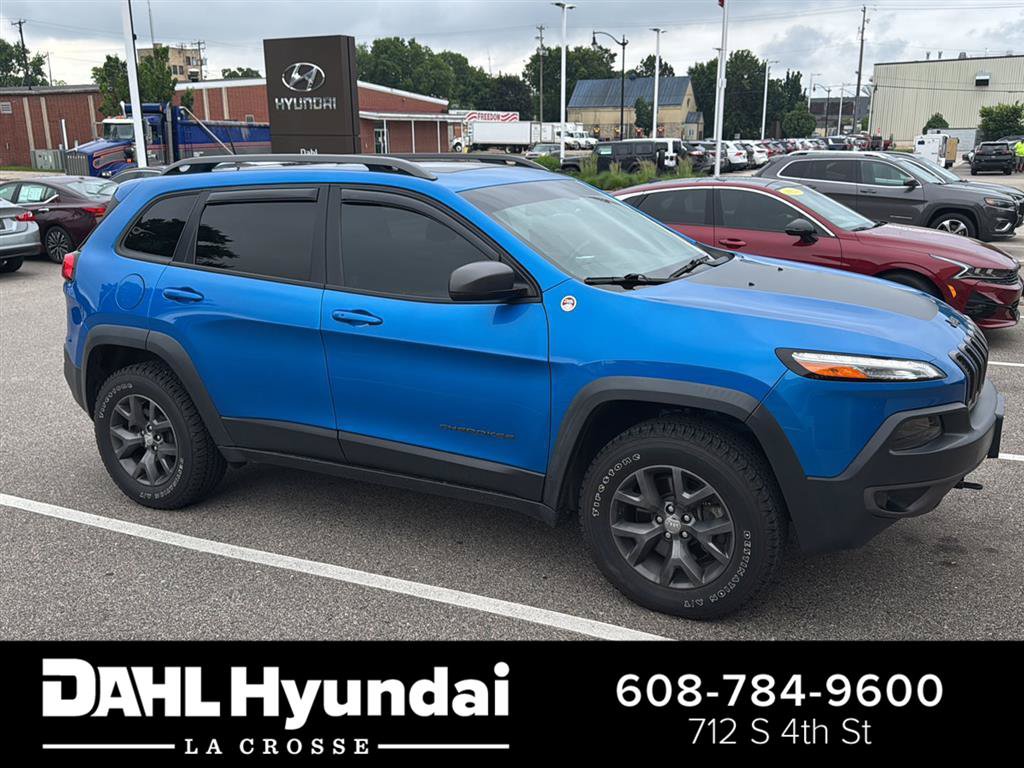 Used 2017 Jeep Cherokee Trailhawk AWD/4WD image 1
