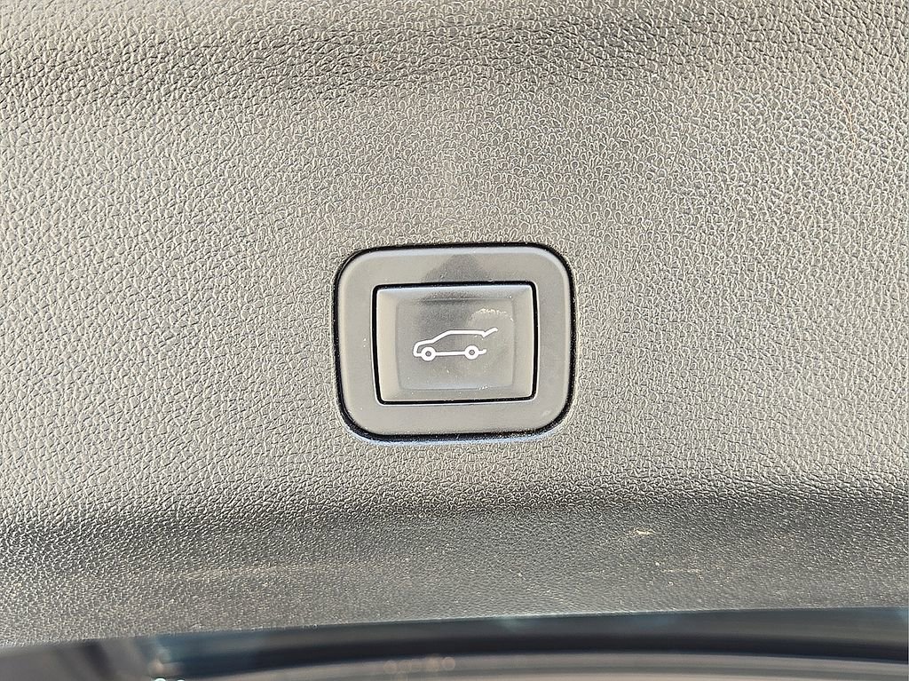 Used 2025 Chevrolet Tahoe Z71 w/ Comfort Package AWD/4WD image 15