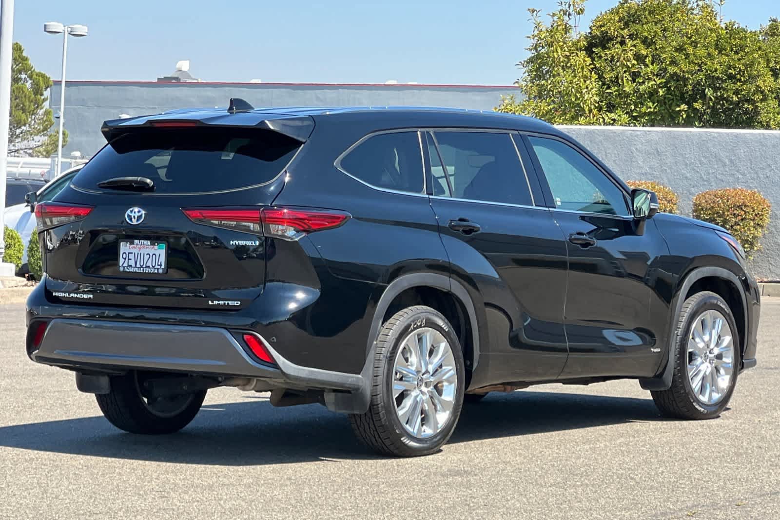 Used 2023 Toyota Highlander Limited AWD/4WD image 2