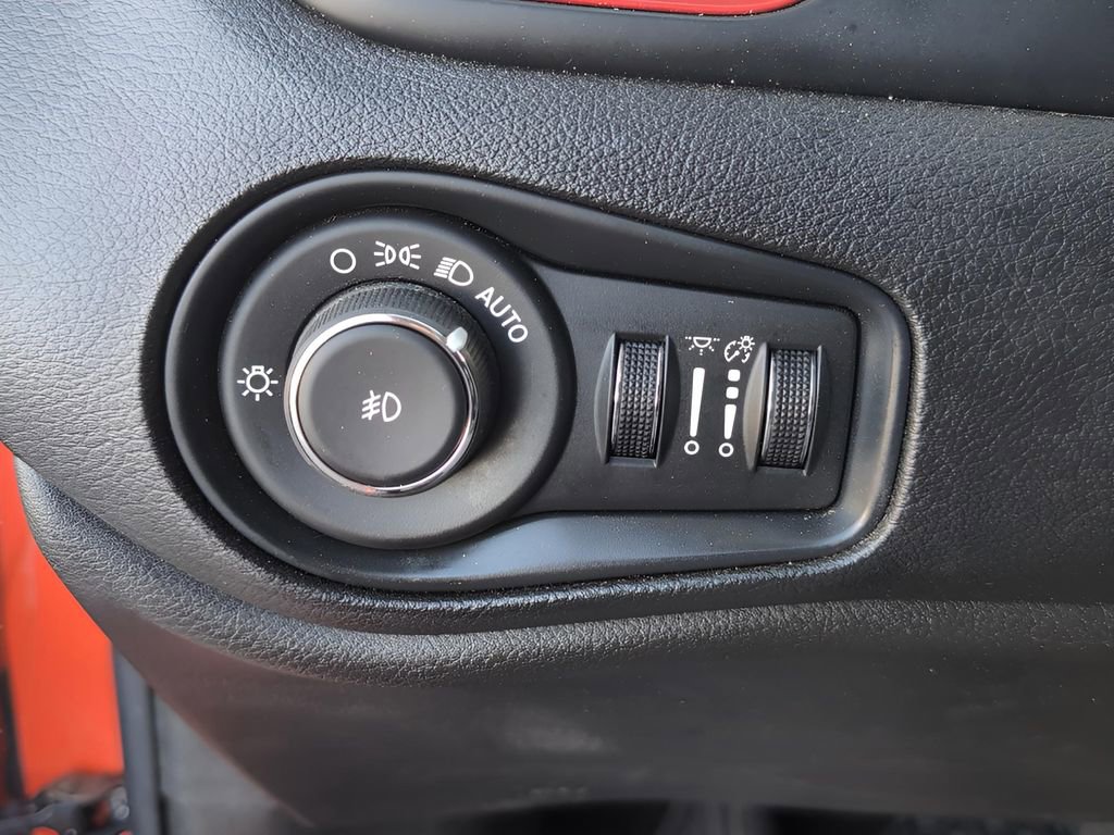 Used 2021 Jeep Renegade Trailhawk image 14