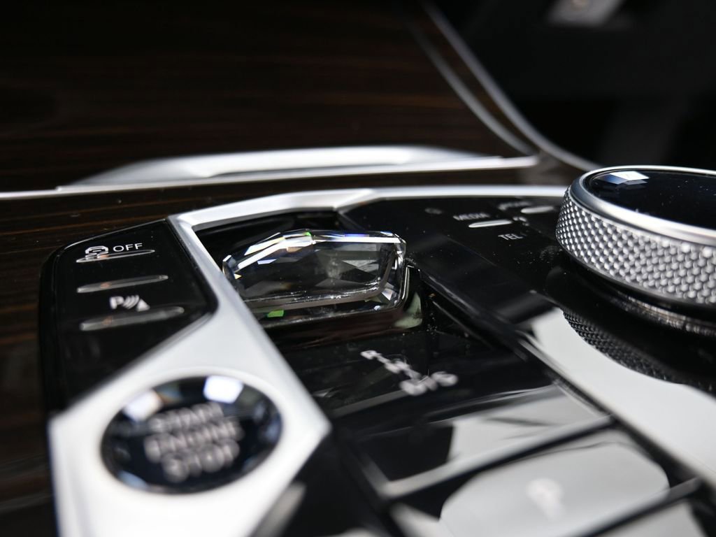 Used 2024 BMW X7 xDrive40i w/ Executive Package image 16