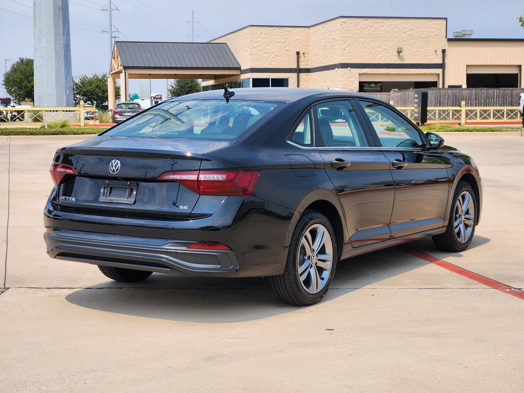 Used 2024 Volkswagen Jetta SE FWD image 4