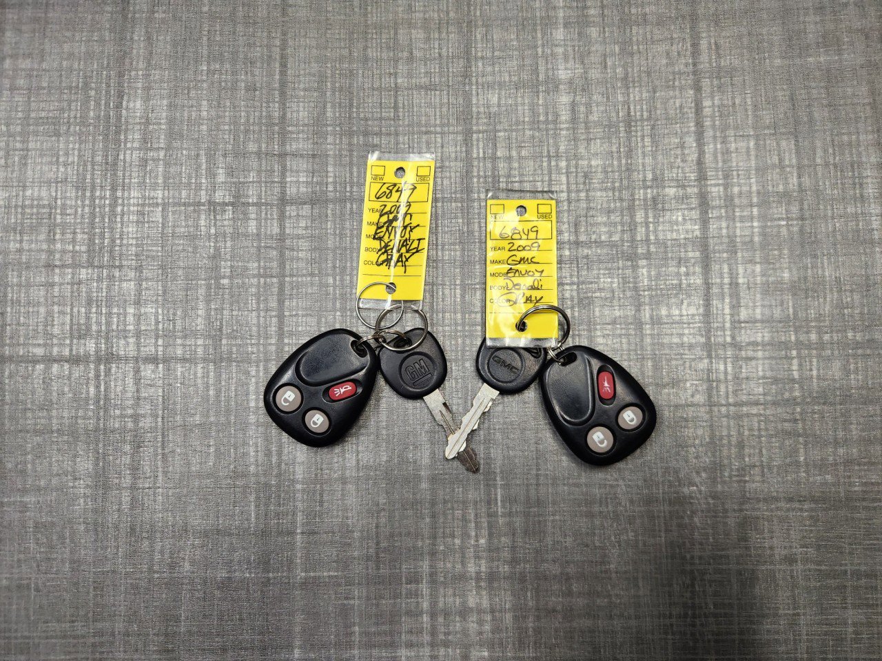 Used 2009 GMC Envoy Denali w/ Sun And 6-Disc Cd Package image 18