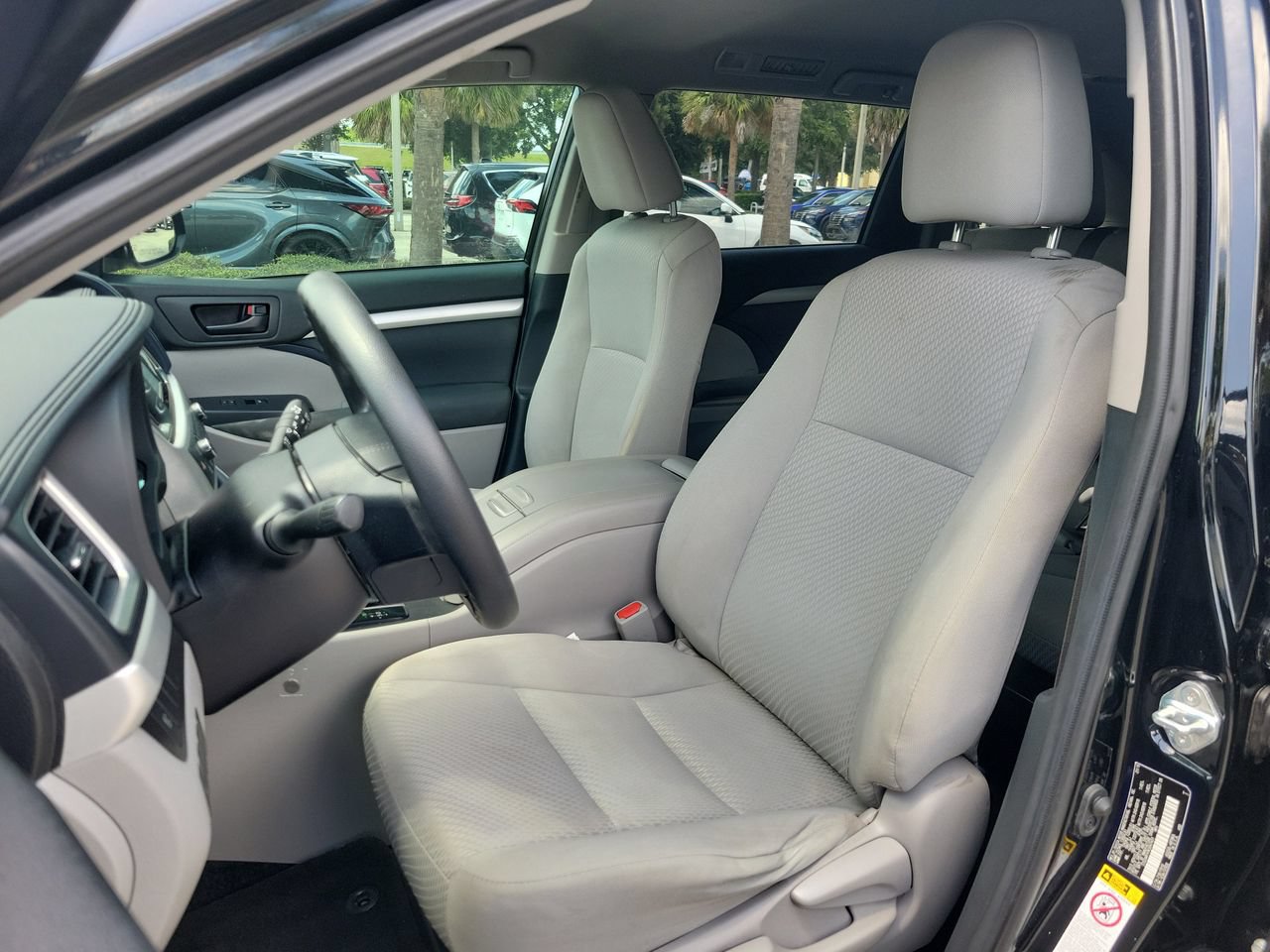 Used 2019 Toyota Highlander LE FWD image 15