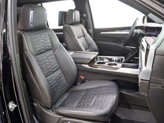 Used 2025 Cadillac Escalade Sport Platinum w/ LPO, ONYX Package AWD/4WD image 36