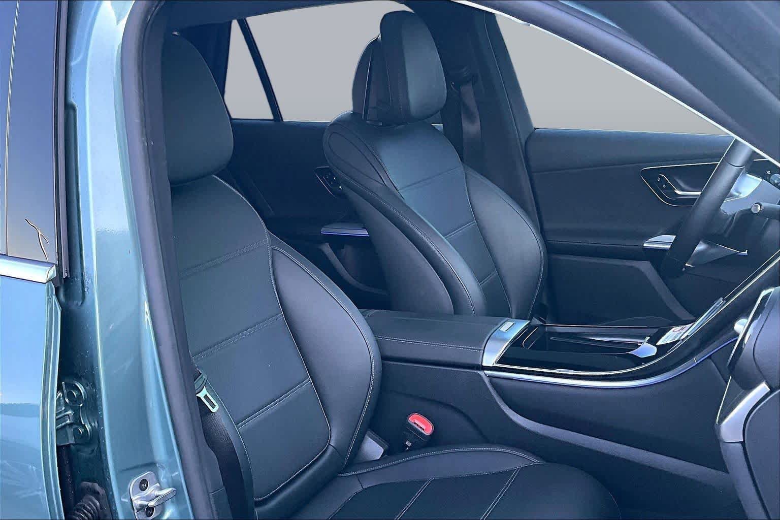Used 2025 Mercedes-Benz GLC 350e 4MATIC image 9