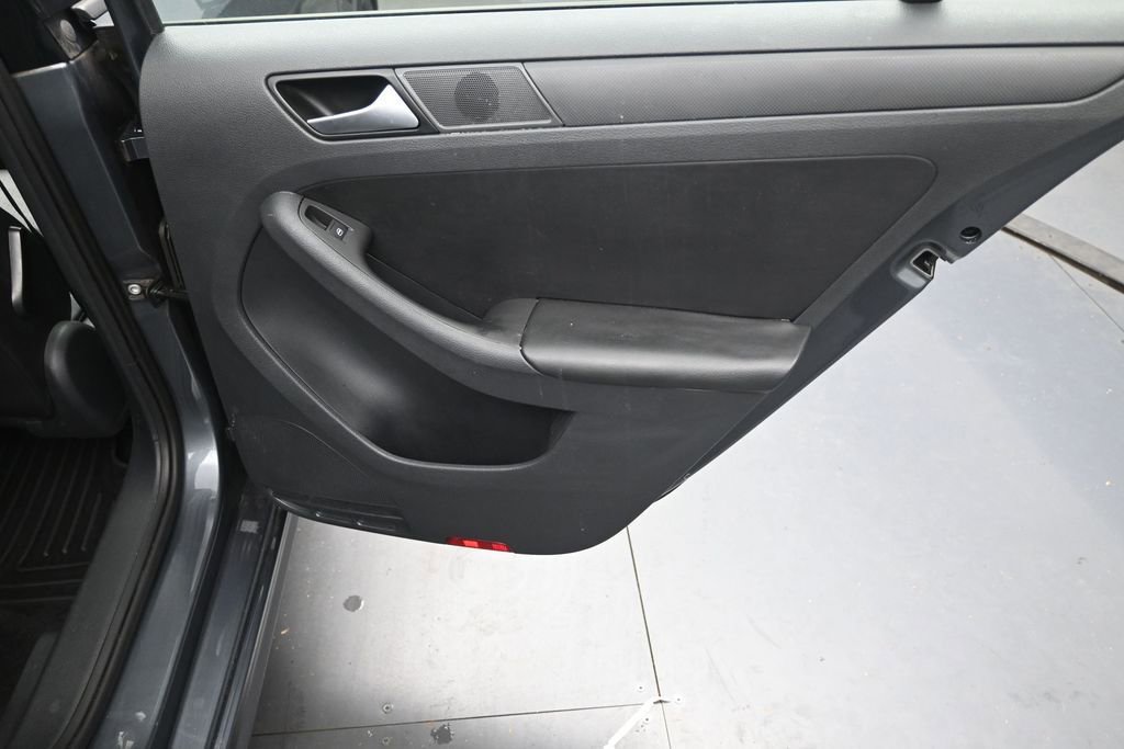 Used 2014 Volkswagen Jetta SE FWD image 25