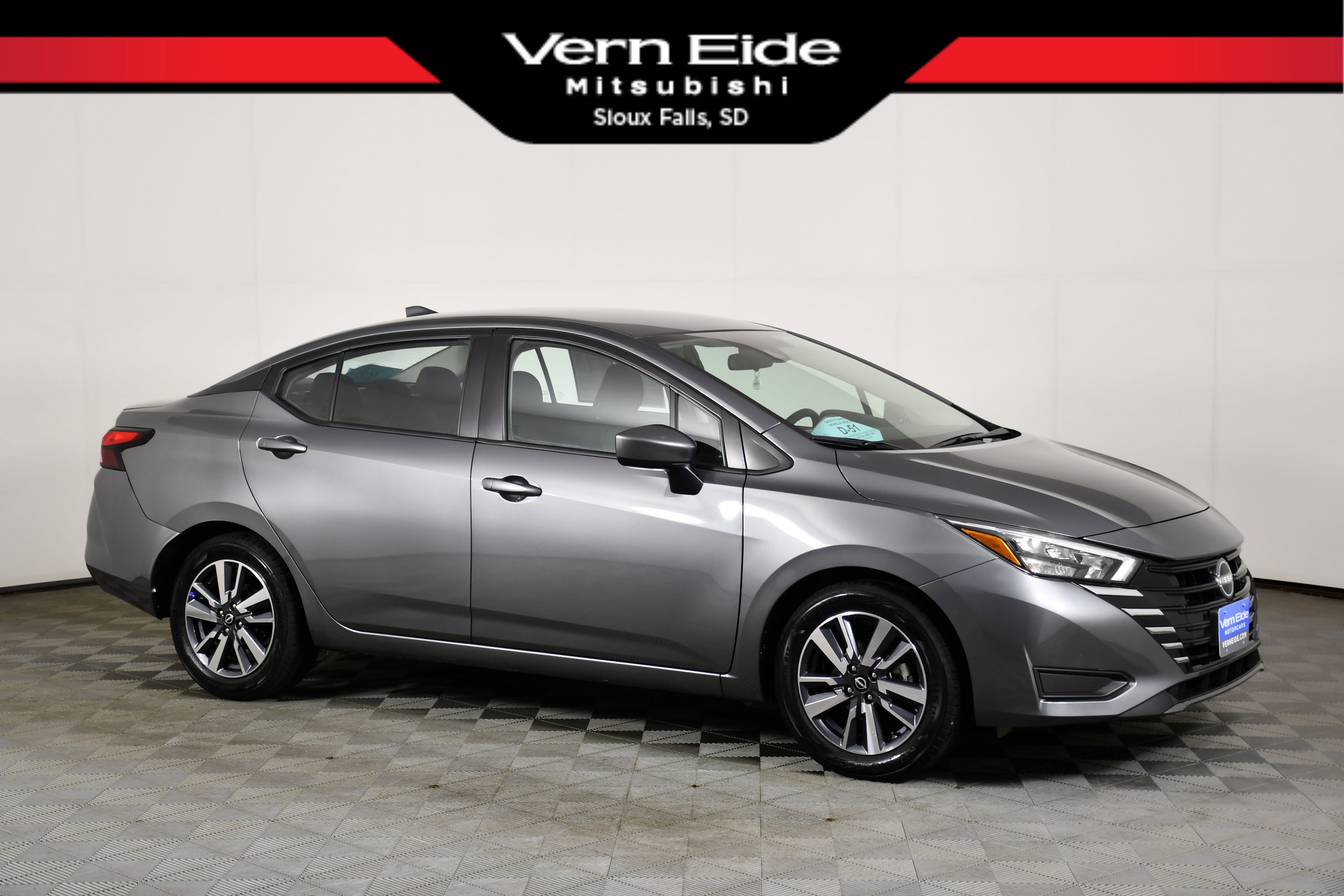 Used 2025 Nissan Versa SV FWD image 1