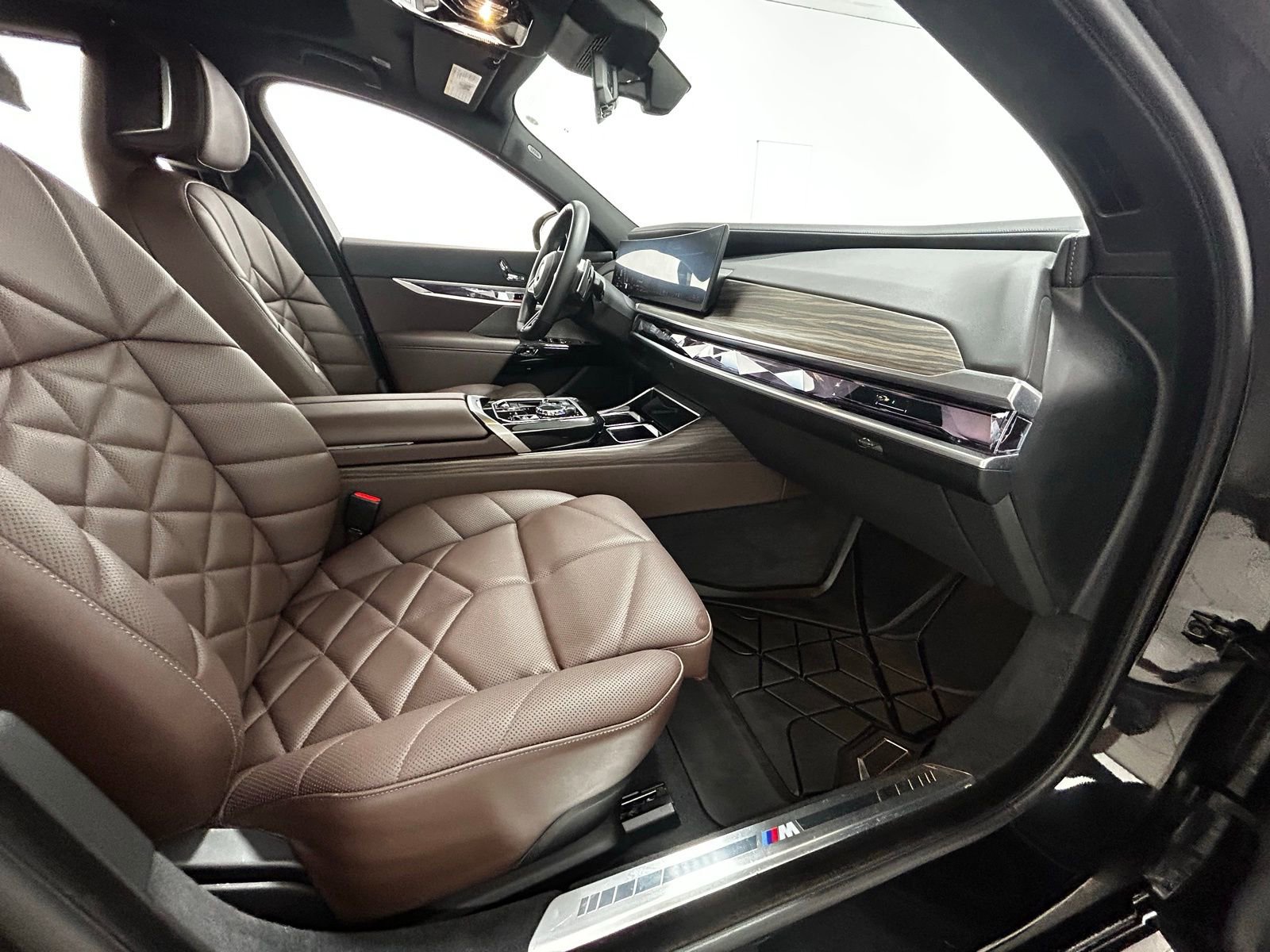 Used 2024 BMW 740i xDrive image 42