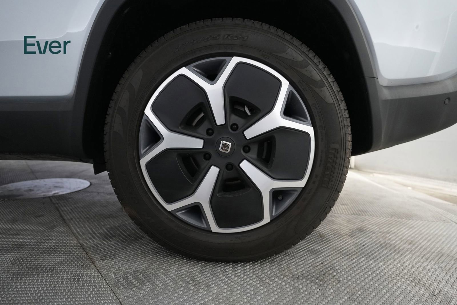 Used 2024 Rivian R1S Adventure AWD/4WD image 9