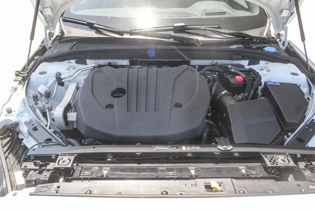 New 2025 Volvo V60 B5 Cross Country Ultra w/ Climate Package image 28