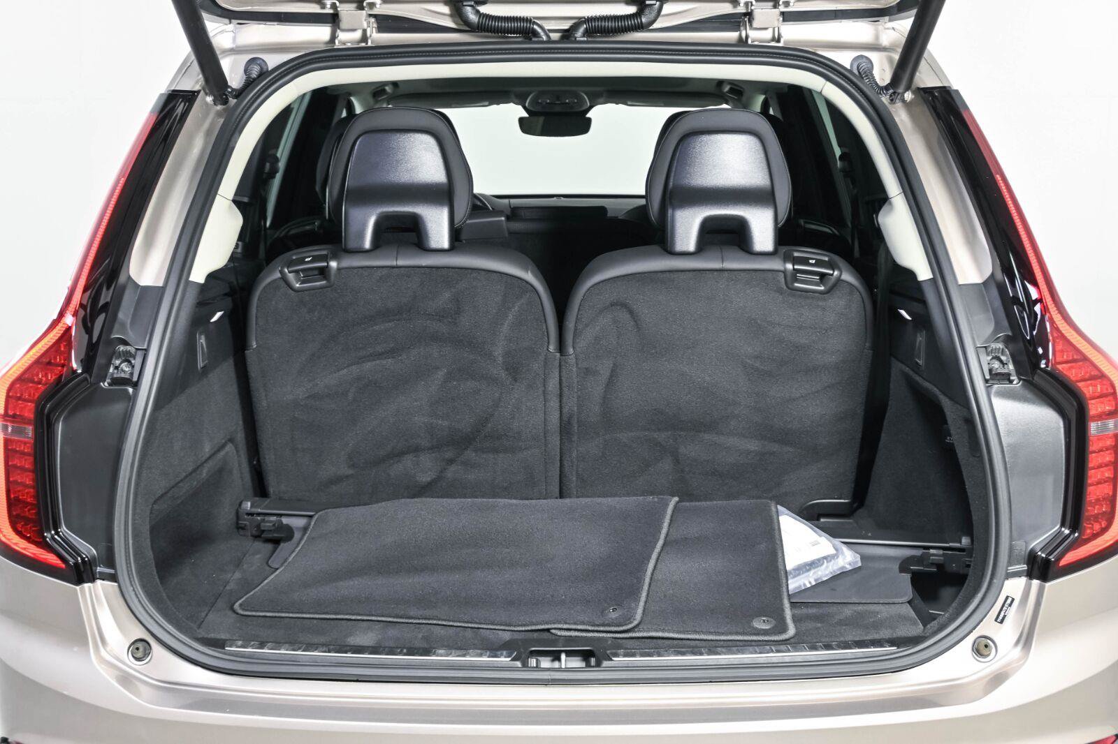 Certified 2025 Volvo XC90 T8 Core AWD/4WD image 30