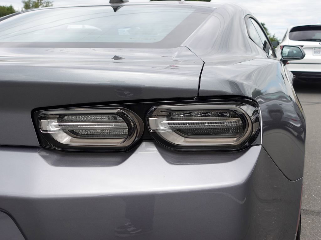 Used 2021 Chevrolet Camaro LT w/ Technology Package RWD image 6