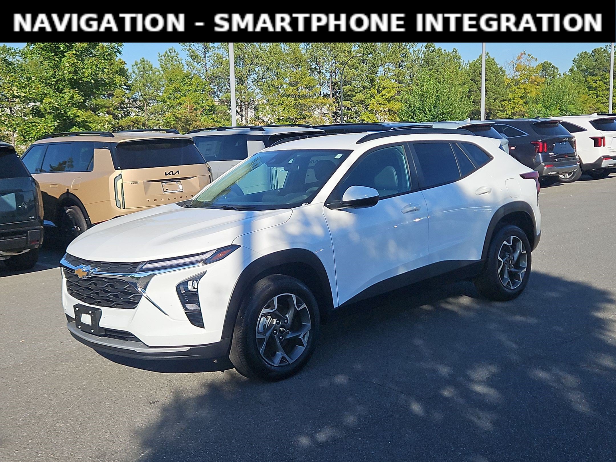 Used 2025 Chevrolet Trax LT FWD image 3