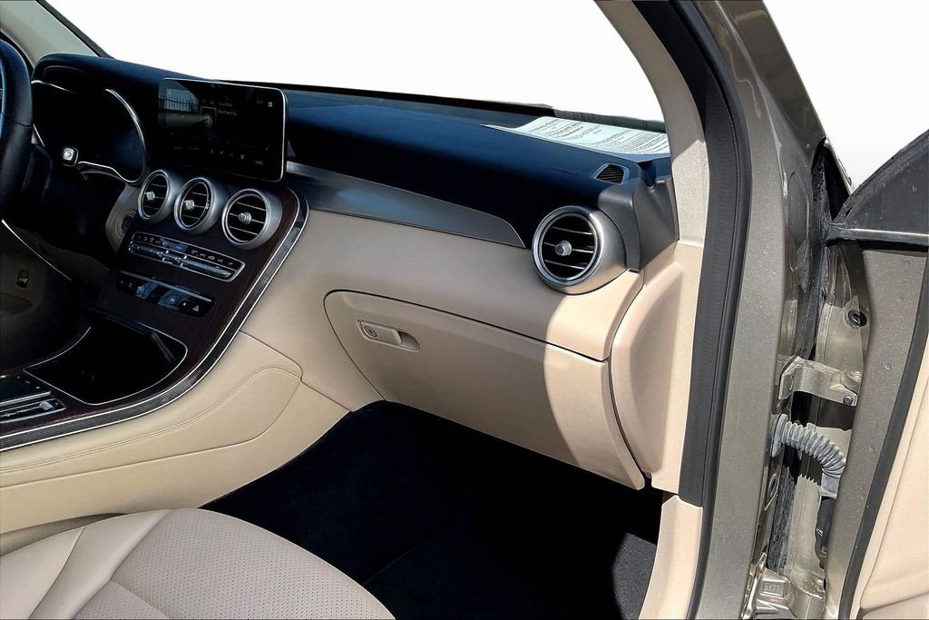 Used 2021 Mercedes-Benz GLC 300 4MATIC image 26