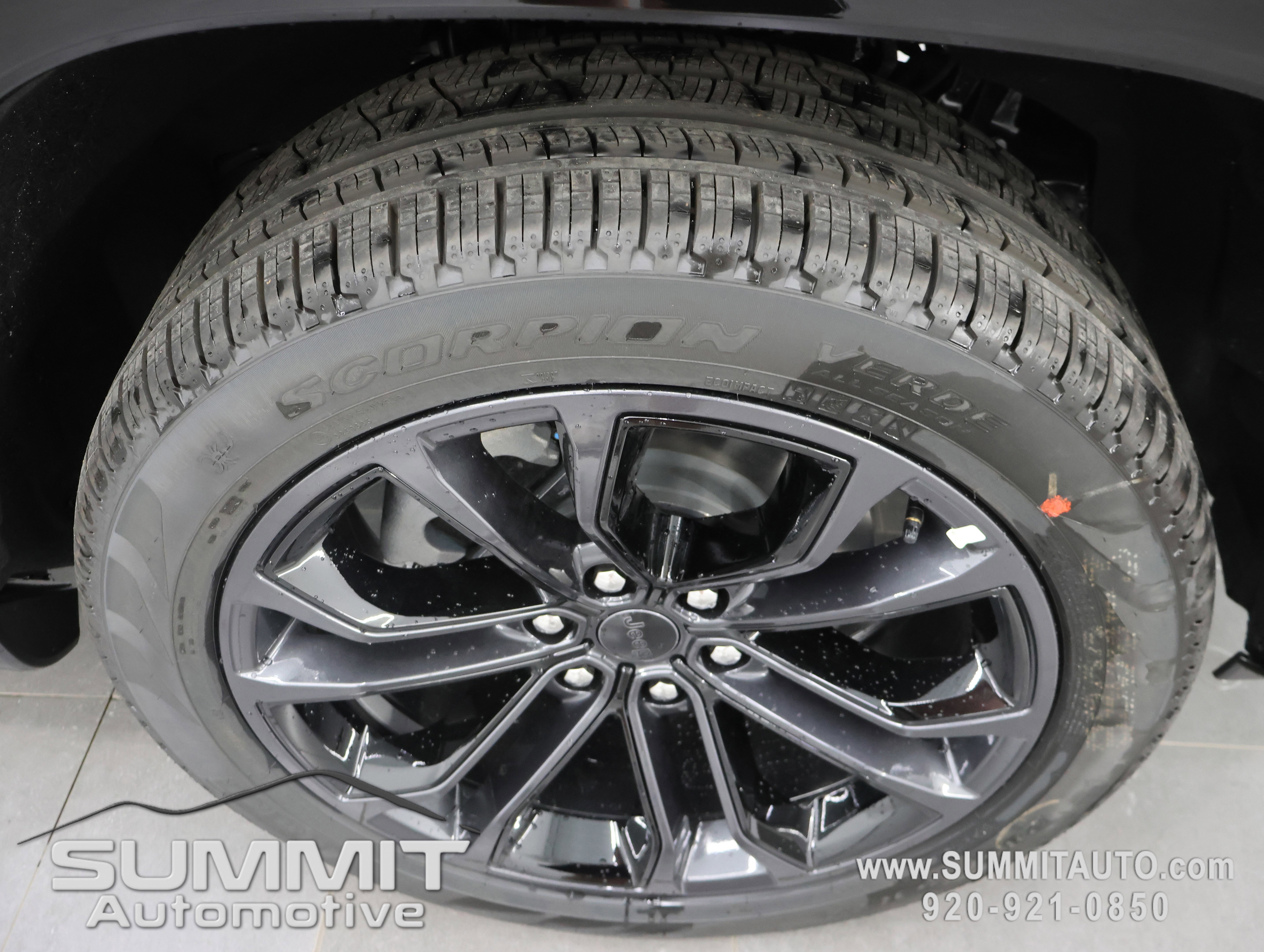 New 2026 Jeep Grand Wagoneer L Summit AWD/4WD image 3