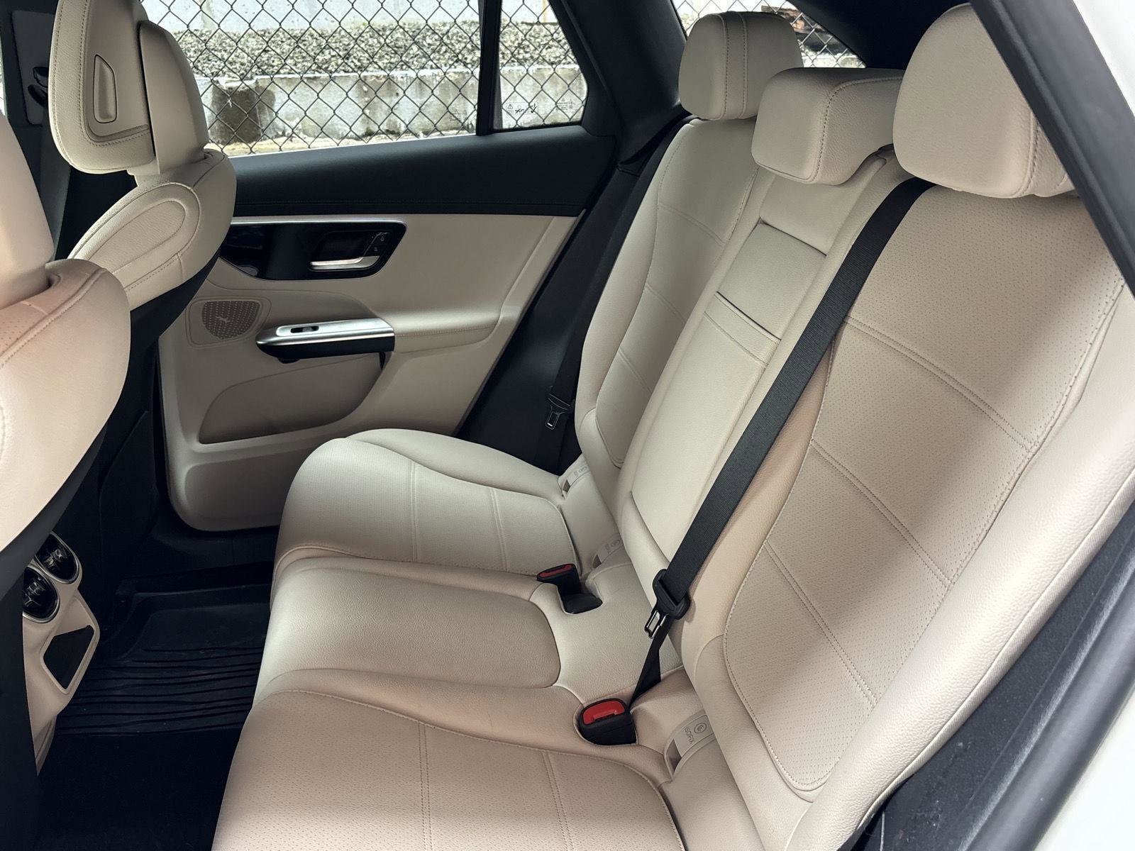 Used 2023 Mercedes-Benz GLC 300 4MATIC image 23
