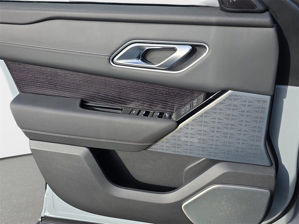 Used 2023 Land Rover Range Rover Velar HST image 30